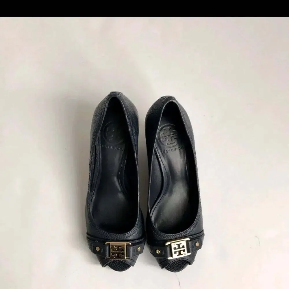 Tory Burch Navy Blue Leather Peep Toe Wedge Heels Gold Logo Size 6.5 Quiet Luxur